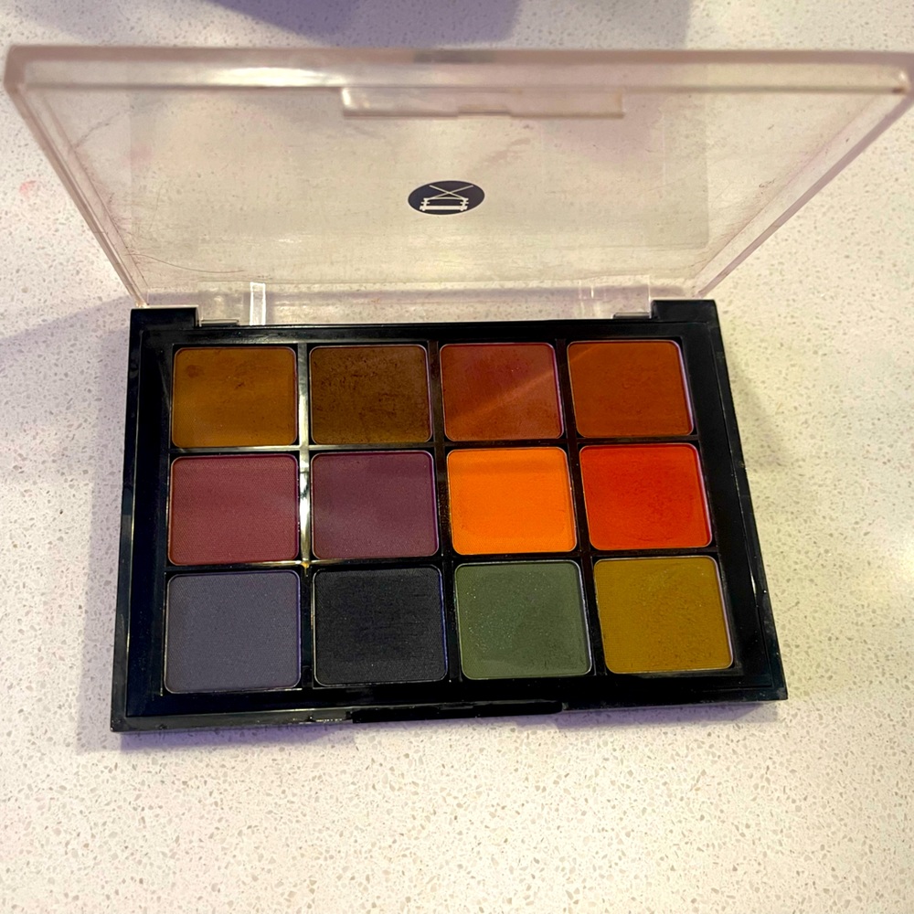 Viseart professional 04 dark matte luxury eyeshadow palette